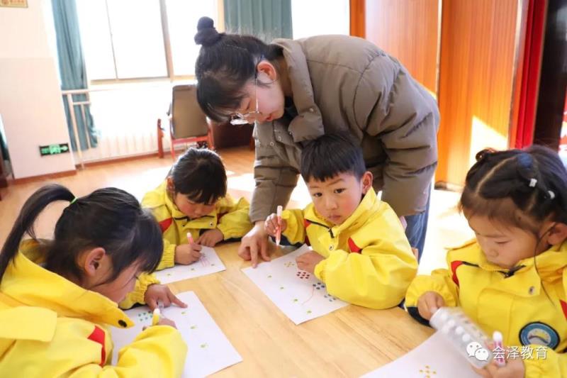曲靖市第一幼儿园到会泽县钟屏幼儿园开展送培活动